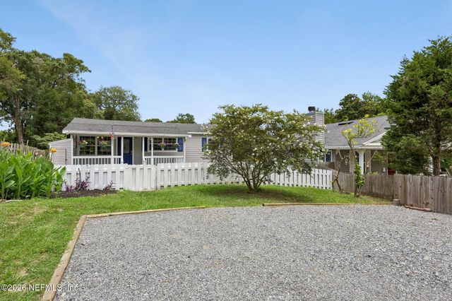 1009 CALHOUN Street, Fernandina Beach, FL 32034