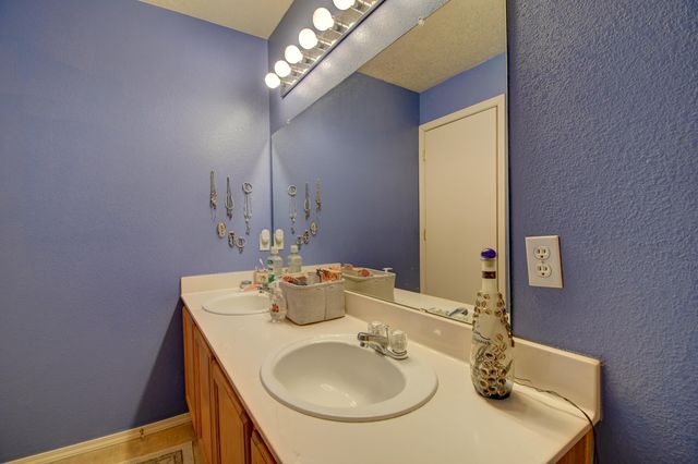 8309 Casa Gris Court NW, Albuquerque, NM 87120