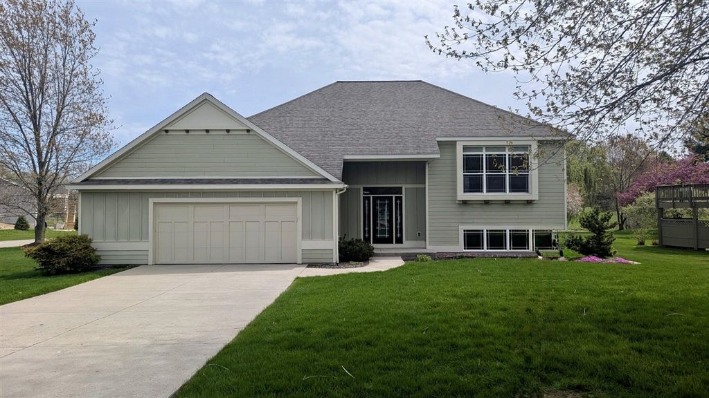 7028 Camelback Drive, Rockford, MI 49341