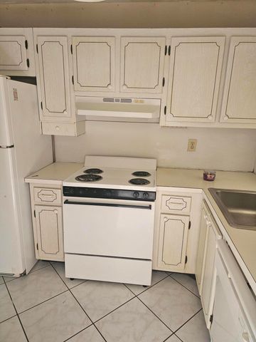 8060 Sunrise Lakes Drive E 109, Sunrise, FL 33322