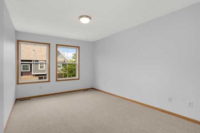 15558 Eagle Ridge Road 1305, Apple Valley, MN 55124
