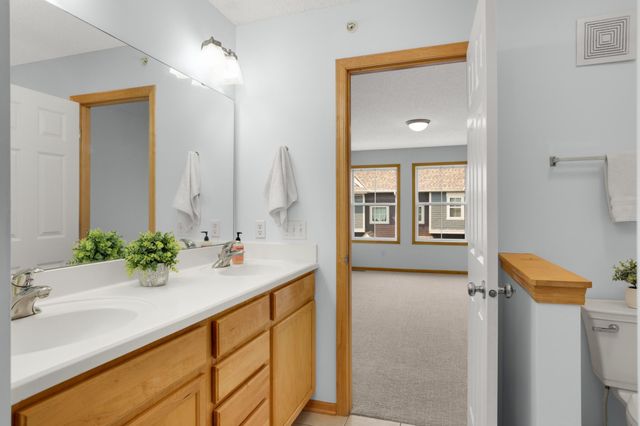 15558 Eagle Ridge Road 1305, Apple Valley, MN 55124