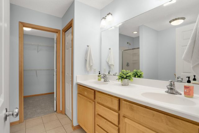 15558 Eagle Ridge Road 1305, Apple Valley, MN 55124