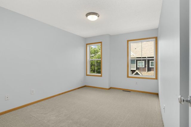 15558 Eagle Ridge Road 1305, Apple Valley, MN 55124