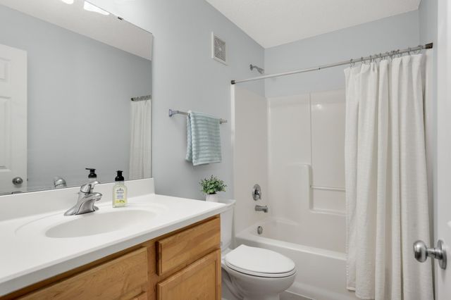 15558 Eagle Ridge Road 1305, Apple Valley, MN 55124