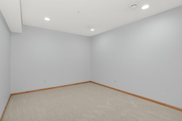15558 Eagle Ridge Road 1305, Apple Valley, MN 55124