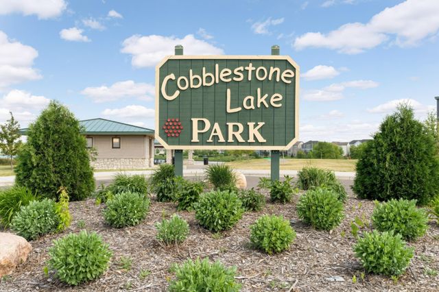 15558 Eagle Ridge Road 1305, Apple Valley, MN 55124