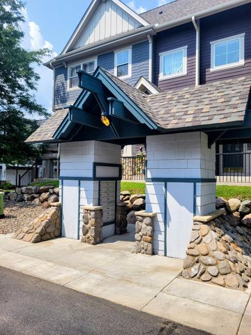 15558 Eagle Ridge Road 1305, Apple Valley, MN 55124