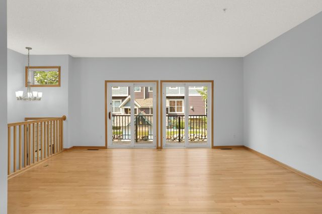 15558 Eagle Ridge Road 1305, Apple Valley, MN 55124