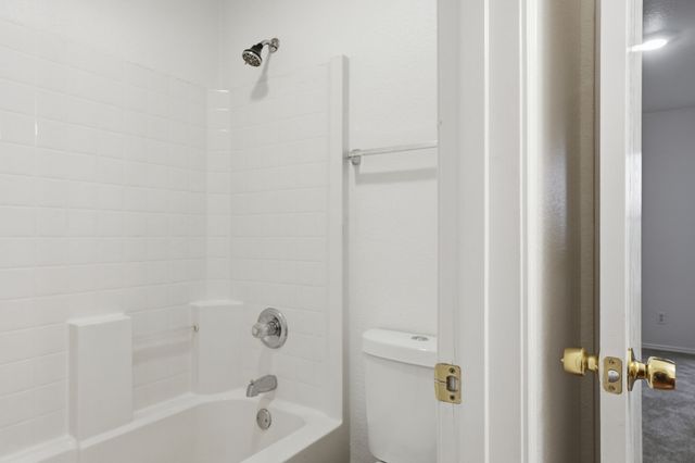 100 Bob White Drive, Red Oak, TX 75154