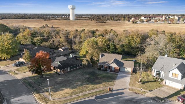 10811 E 101st Street North, Owasso, OK 74055