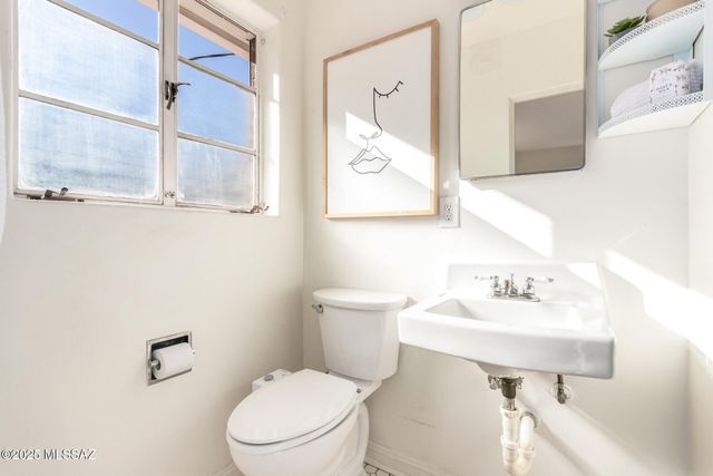 3300 E Lester Street, Tucson, AZ 85716