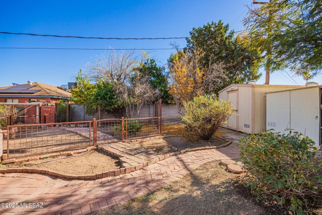 3300 E Lester Street, Tucson, AZ 85716