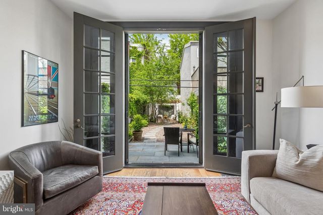 2415 PINE ST, Philadelphia, PA 19103