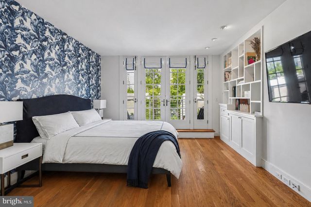 2415 PINE ST, Philadelphia, PA 19103