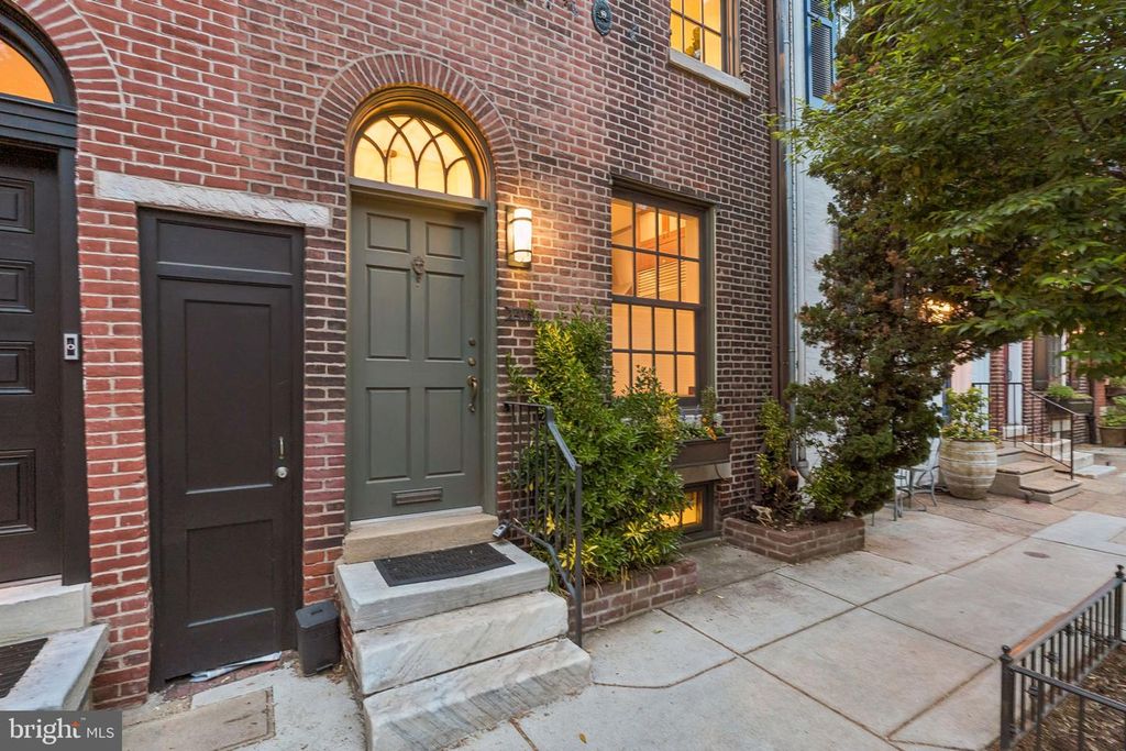 2415 PINE ST, Philadelphia, PA 19103