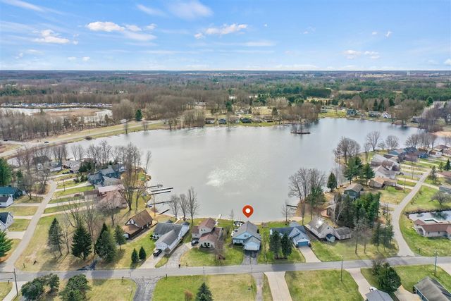 7201 Holiday Drive, Canadian Lakes, MI 49346