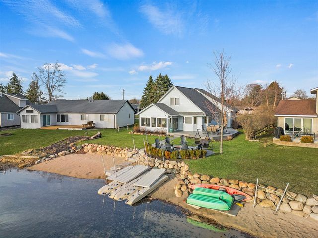7201 Holiday Drive, Canadian Lakes, MI 49346