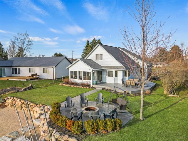 7201 Holiday Drive, Canadian Lakes, MI 49346