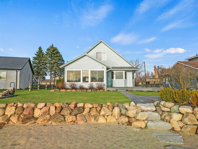 7201 Holiday Drive, Canadian Lakes, MI 49346
