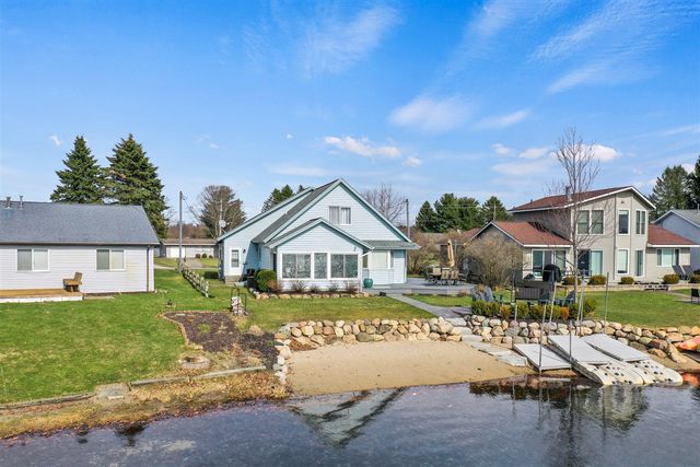 7201 Holiday Drive, Canadian Lakes, MI 49346
