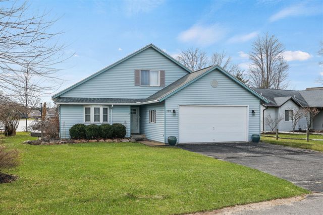 7201 Holiday Drive, Canadian Lakes, MI 49346
