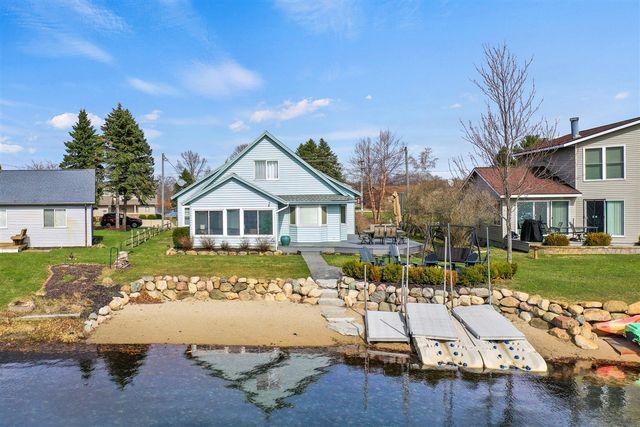 7201 Holiday Drive, Canadian Lakes, MI 49346