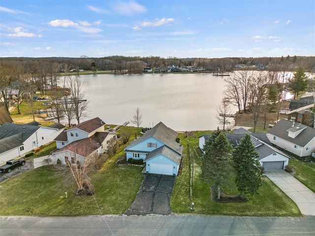 7201 Holiday Drive, Canadian Lakes, MI 49346