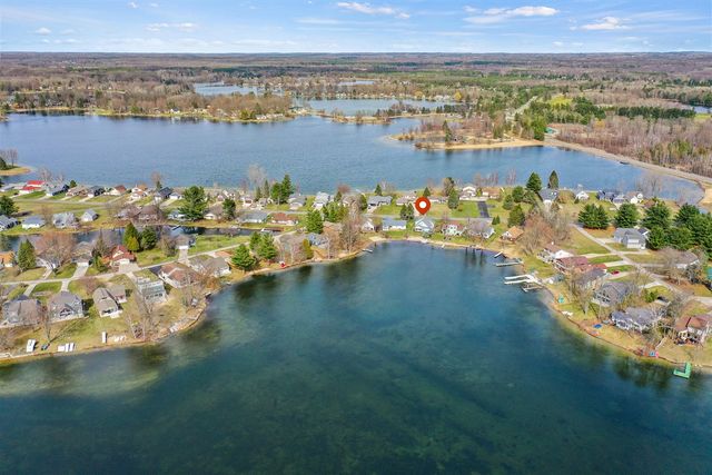 7201 Holiday Drive, Canadian Lakes, MI 49346