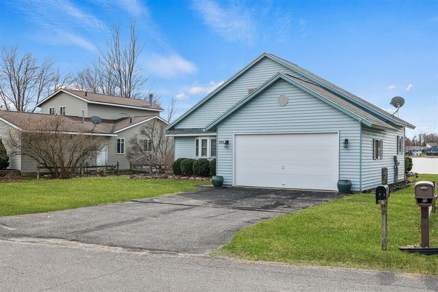 7201 Holiday Drive, Canadian Lakes, MI 49346