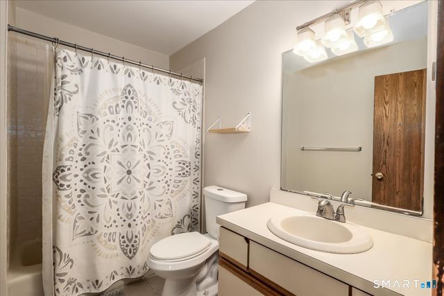 23 Twin Oaks 23, New Milford, CT 06776