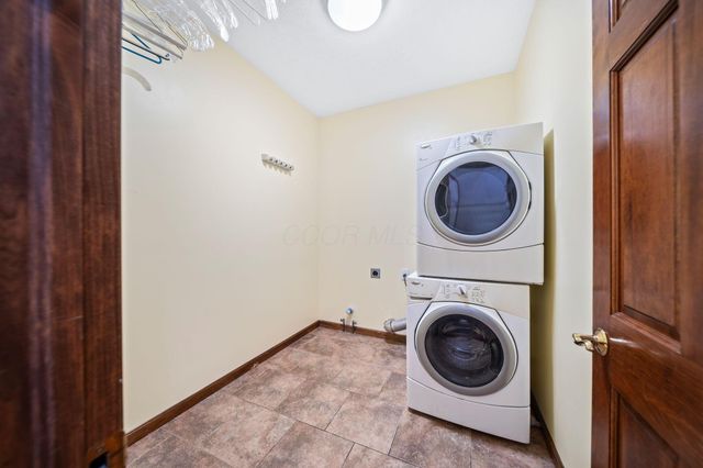 1497 Harrison Pond Drive, New Albany, OH 43054