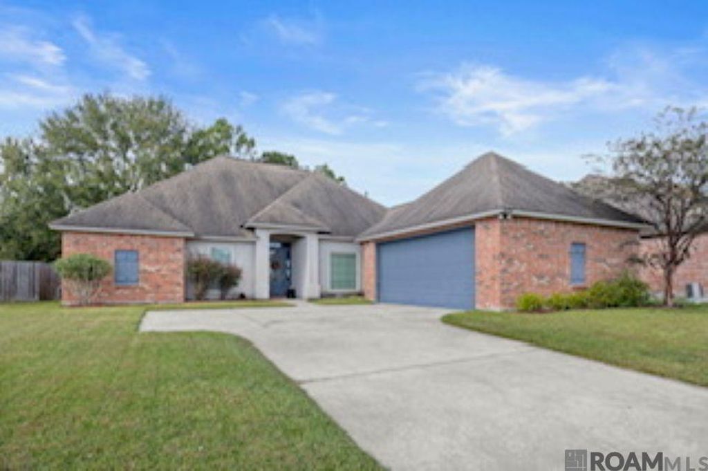 6729 Royal Oaks Ct, Zachary, LA 70791