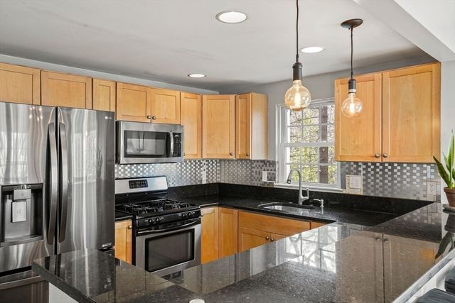 30 Turtle Brook Rd 1, Canton, MA 02021