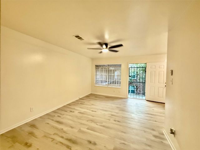 6401 Skyline Drive 36, Houston, TX 77057