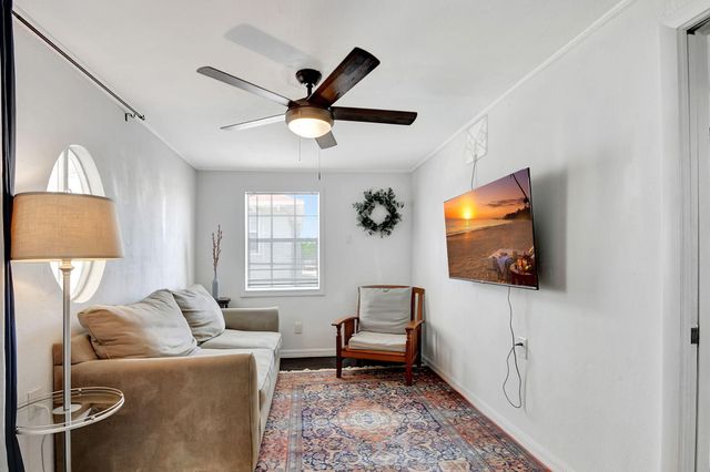 412 El Prado 2, West Palm Beach, FL 33405