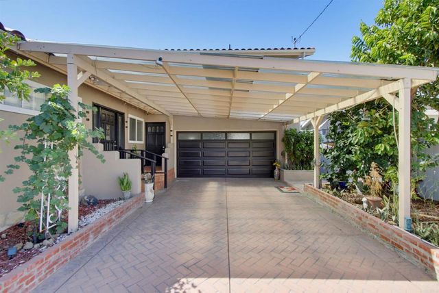 6060 Cowels Mountain Boulevard, La Mesa, CA 91942