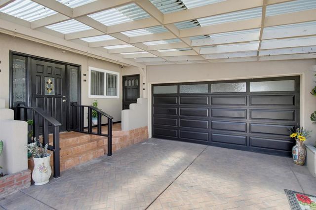 6060 Cowels Mountain Boulevard, La Mesa, CA 91942
