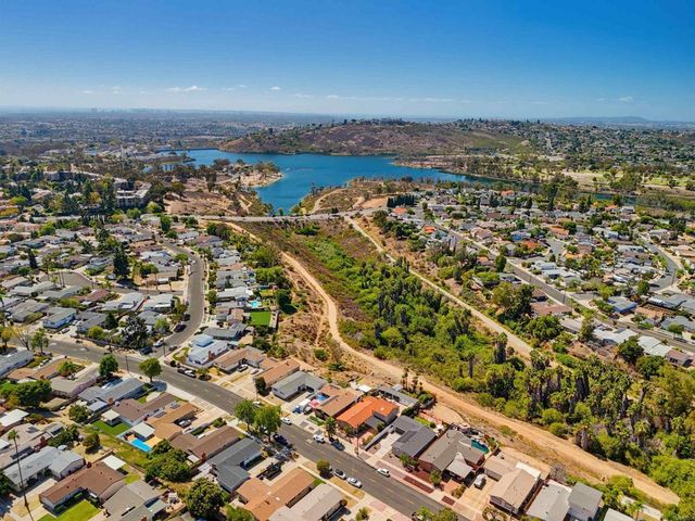 6060 Cowels Mountain Boulevard, La Mesa, CA 91942