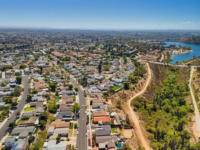 6060 Cowels Mountain Boulevard, La Mesa, CA 91942