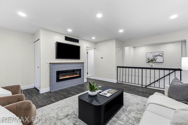 40548 Newport Drive, Plymouth, MI 48170