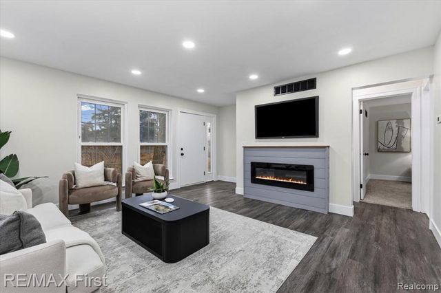 40548 Newport Drive, Plymouth, MI 48170