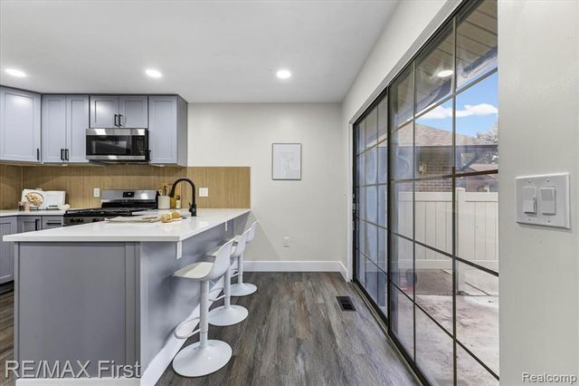 40548 Newport Drive, Plymouth, MI 48170