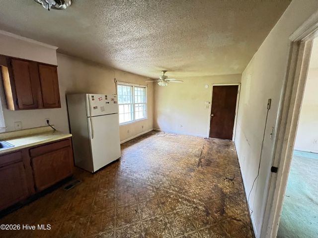 121 Forest Place, Aberdeen, NC 28315