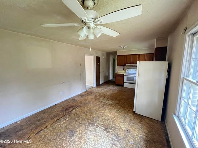 121 Forest Place, Aberdeen, NC 28315