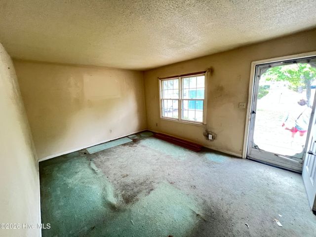 121 Forest Place, Aberdeen, NC 28315