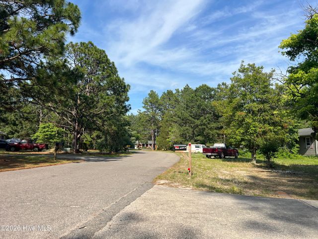 121 Forest Place, Aberdeen, NC 28315