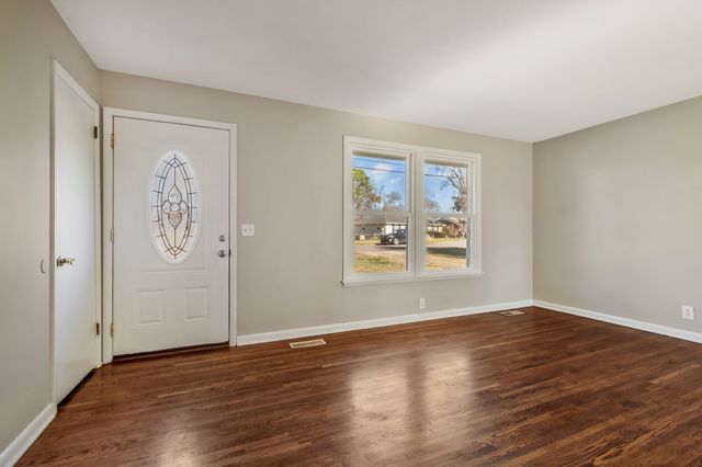 310 Santa Rosa Dr, Old Hickory, TN 37138