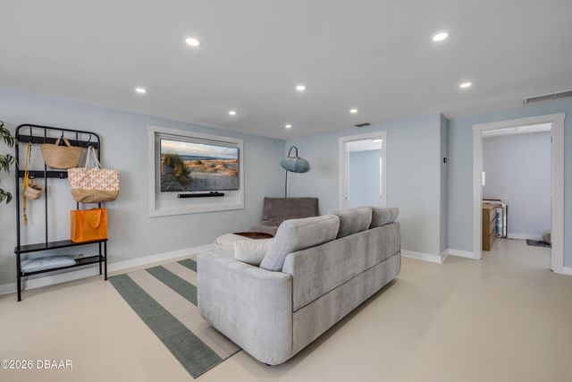 308 Due East Street, New Smyrna Beach, FL 32169