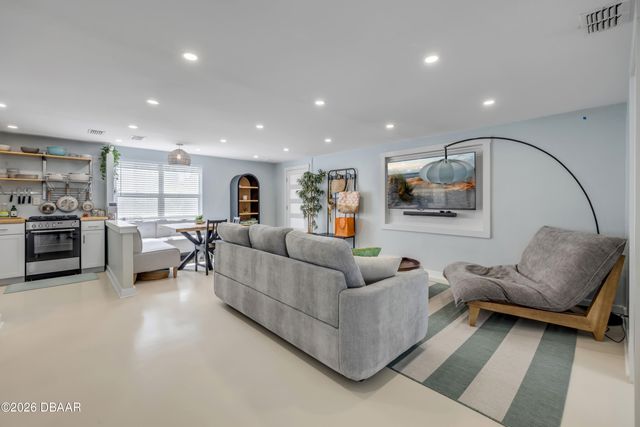 308 Due East Street, New Smyrna Beach, FL 32169